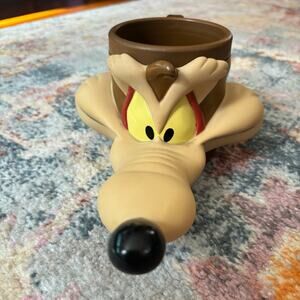Vintage 90s Wile E. Coyote / Wiley Coyote Looney Tunes plastic mug